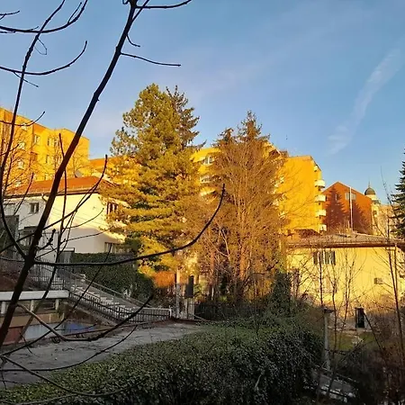 Διαμέρισμα Cosy With Balcony In Location